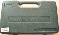 Pressure Testing Kit. Testutstyr for testing av oljetrykk.